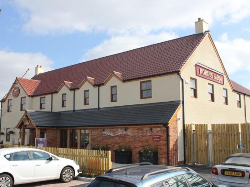 Robins Farm front view. (Pub). Published on 22-03-2016