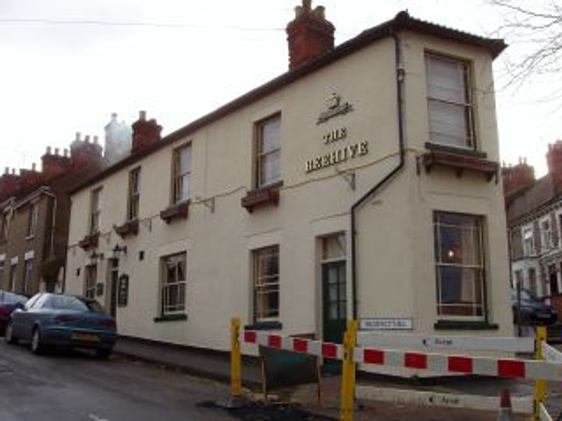 Beehive, Swindon in 2013. (Pub, External). Published on 07-06-2013