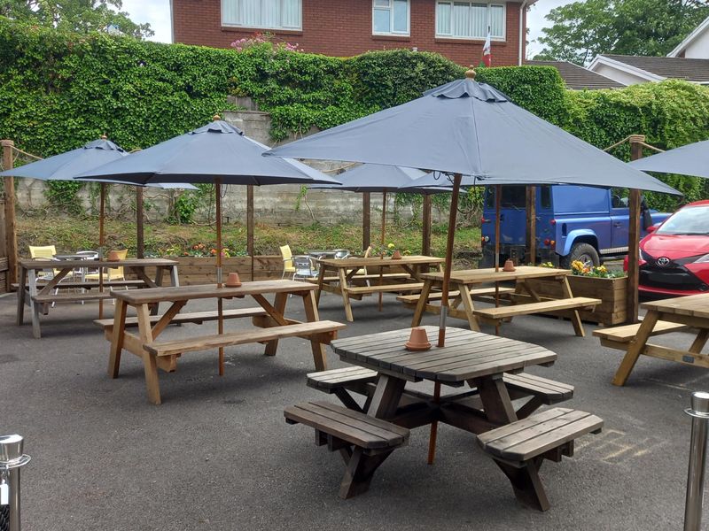 Old Glais Inn & restaurant. (Pub, External, Garden). Published on 11-06-2024