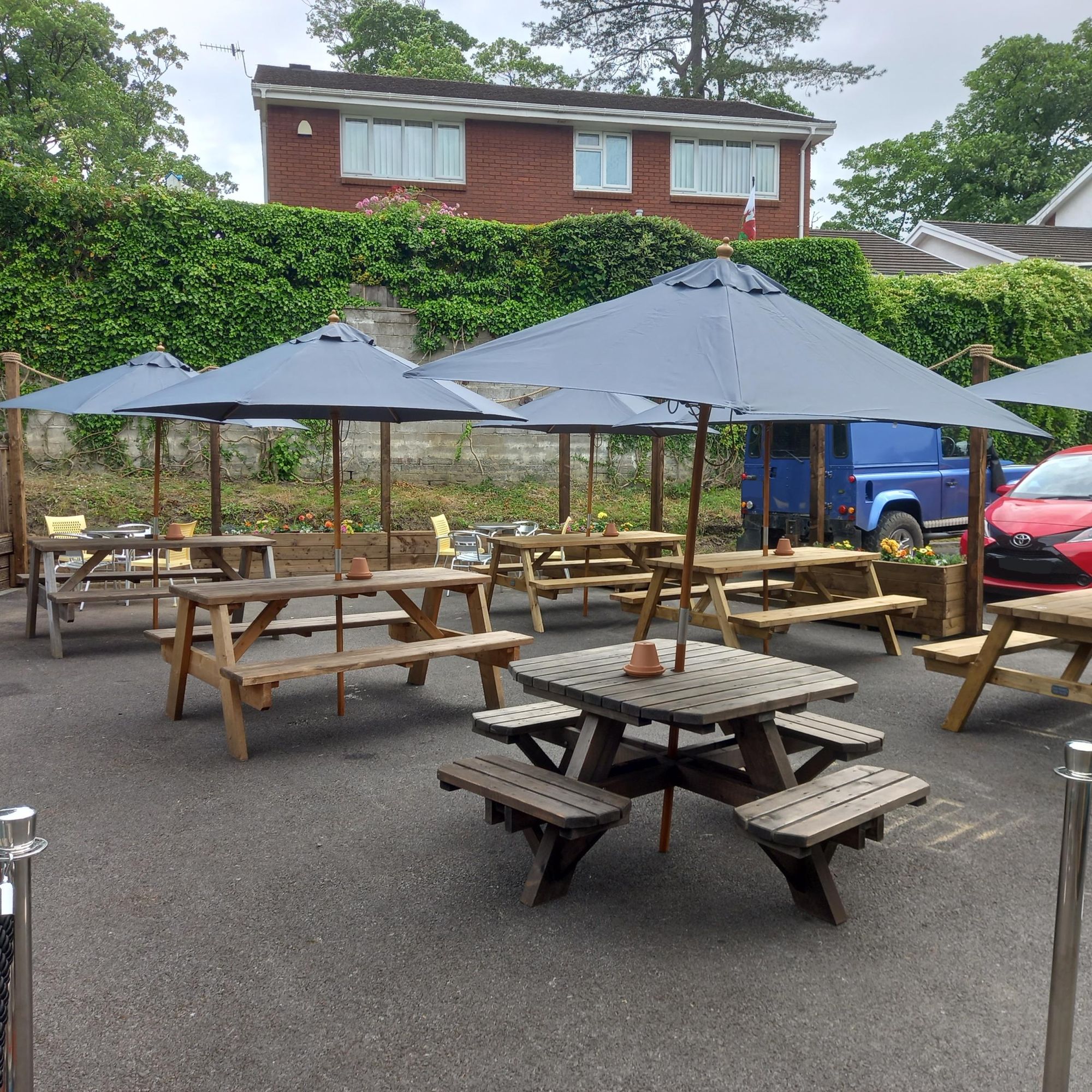 Old Glais Inn & restaurant. (Pub, External, Garden). Published on 11-06-2024