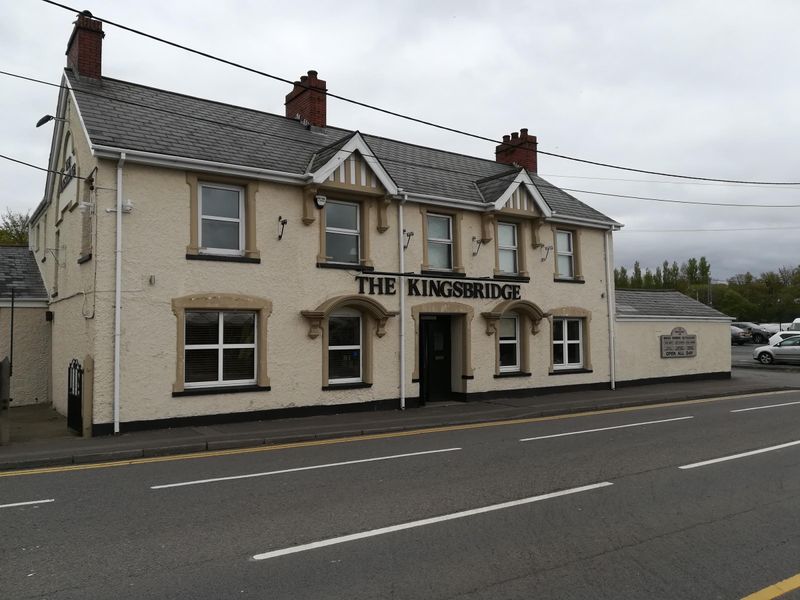 Kingsbridge Inn, Gorseinon. (Pub, External, Bar, Restaurant). Published on 04-05-2018