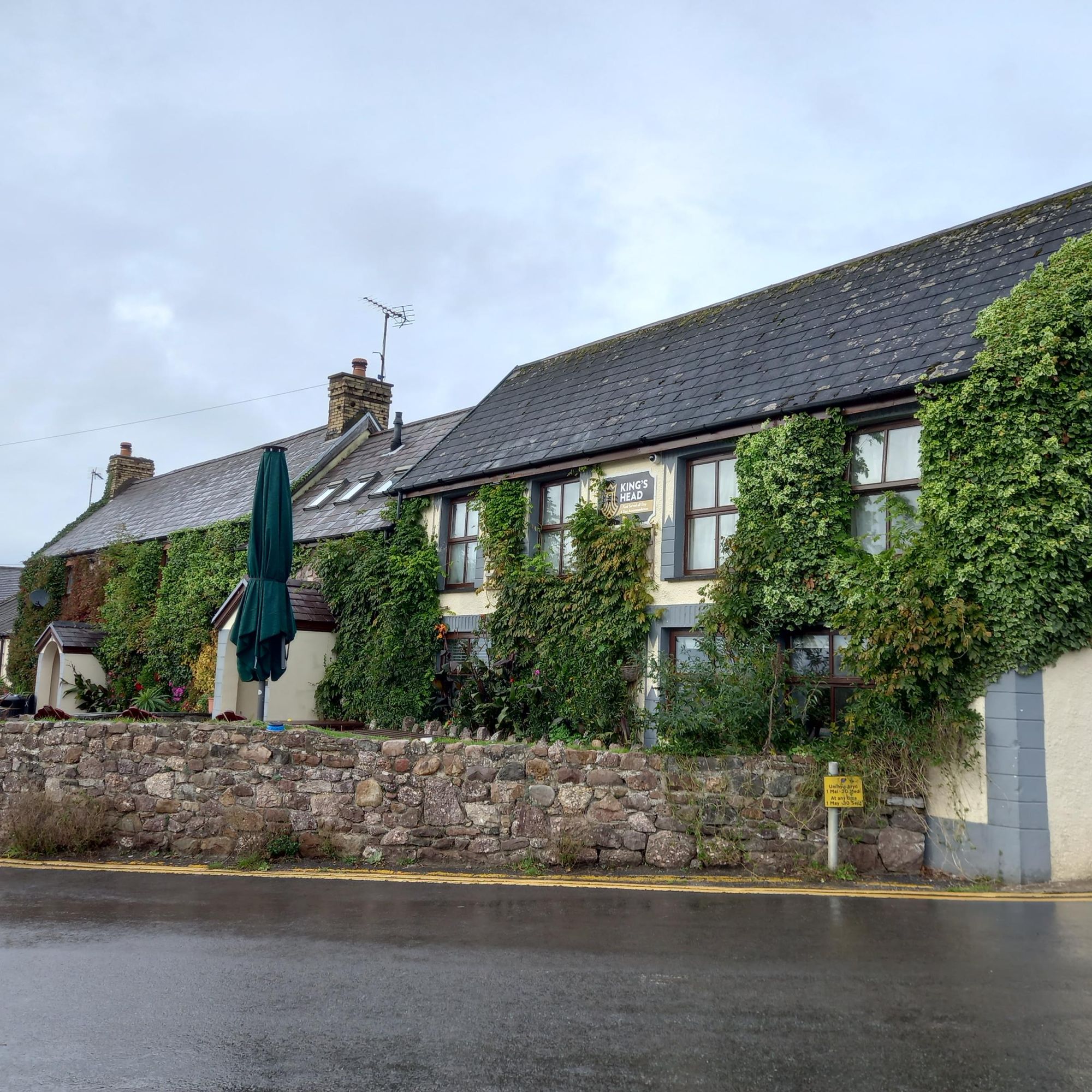 king's head, Llangennith. (Pub, External, Garden, Key). Published on 22-10-2022