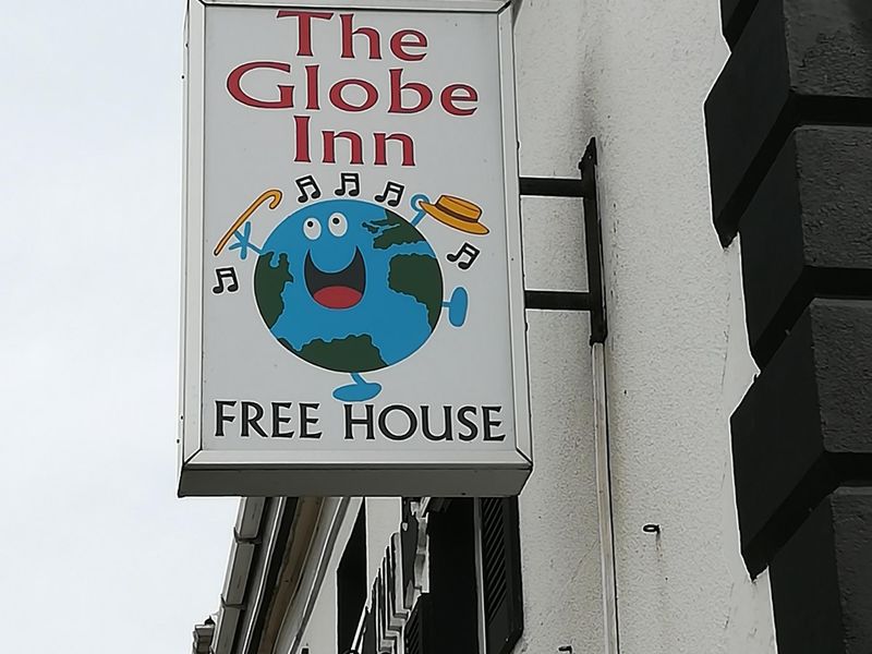 Globe Inn, Loughor. (Sign). Published on 12-05-2018