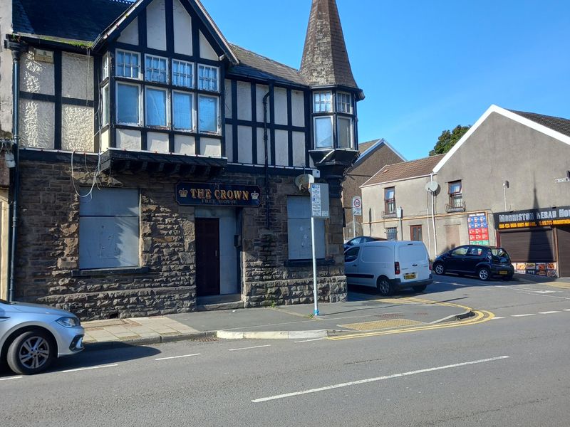 Crown Inn, Morriston. (Pub, External). Published on 31-01-2023 