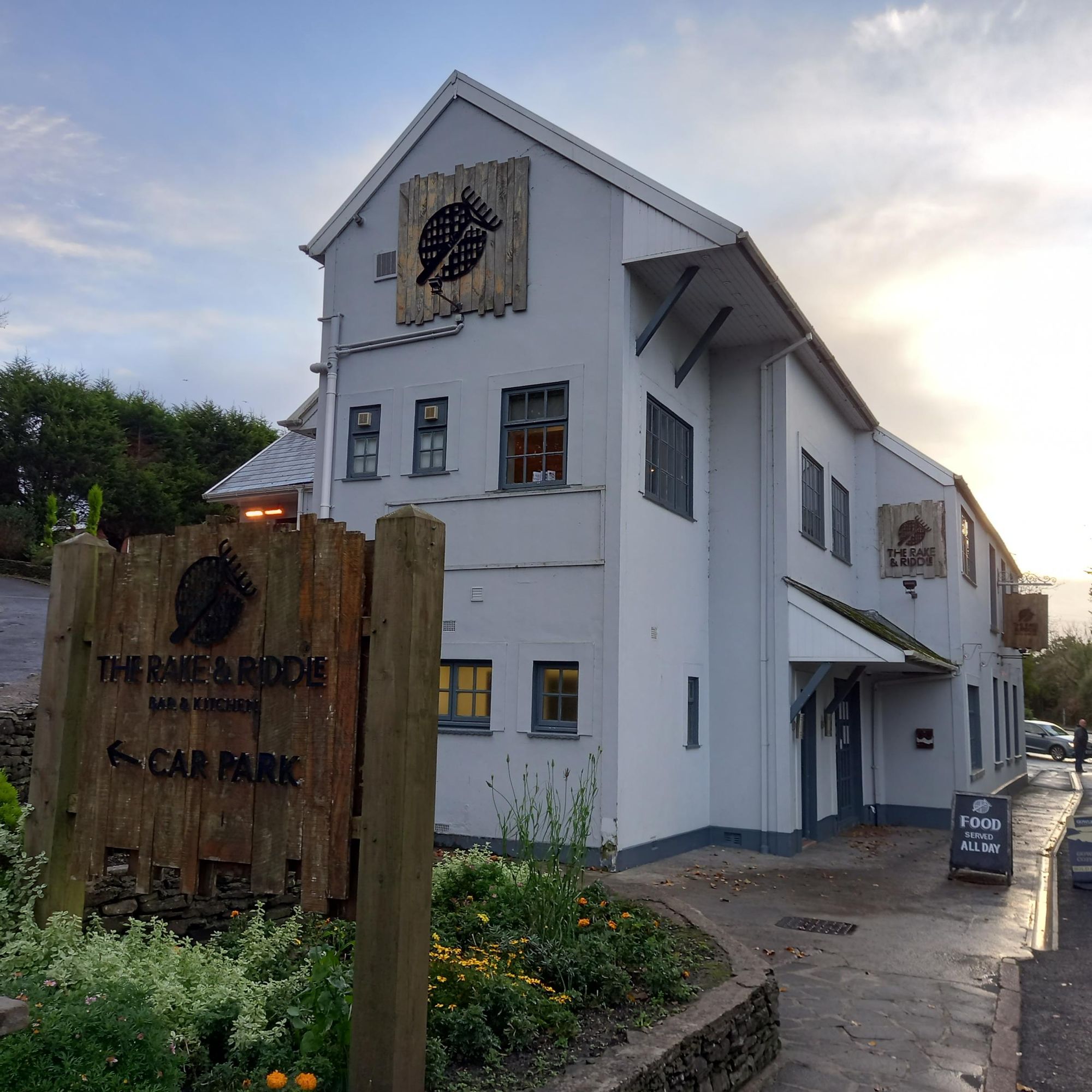 Rake and Riddle, Penclawdd. (Pub, External). Published on 06-11-2022