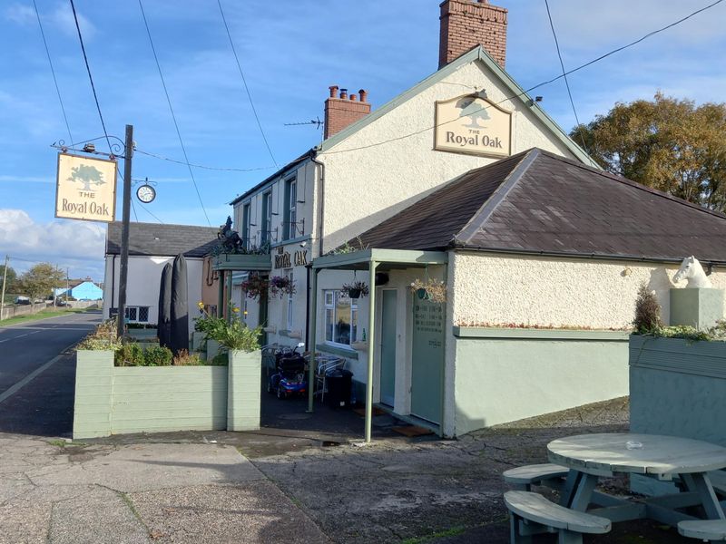 Royal Oak, Penclawdd. (External). Published on 23-10-2022