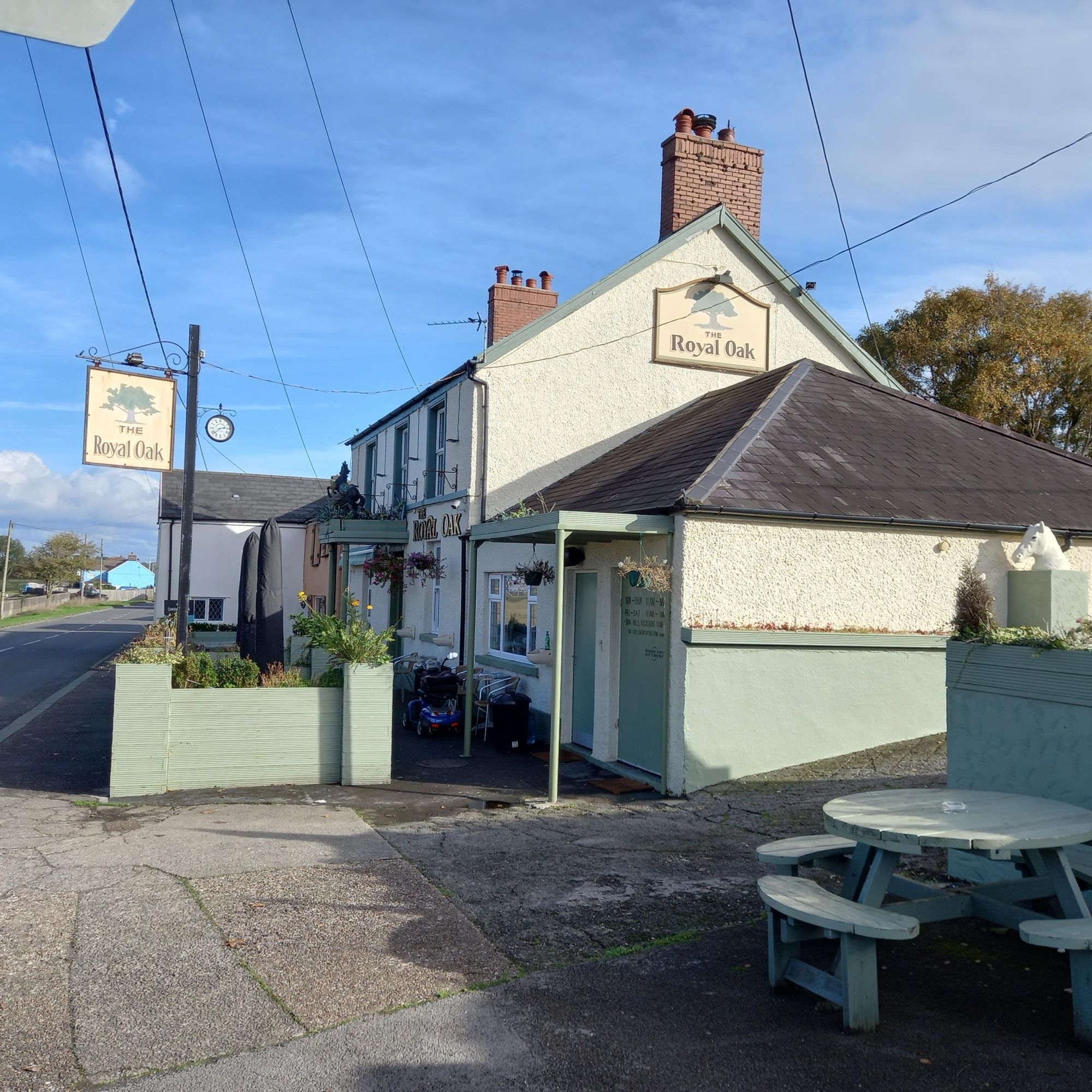 Royal Oak, Penclawdd. (External). Published on 23-10-2022