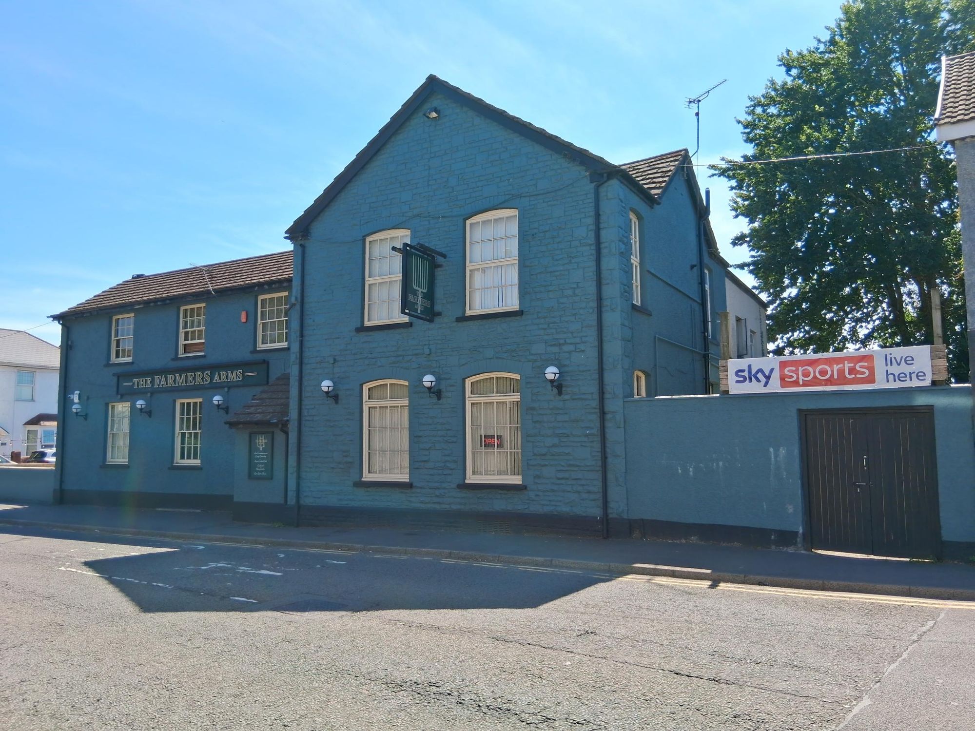 Farmers Arms, Pontarddulais. (Pub, External). Published on 15-07-2025