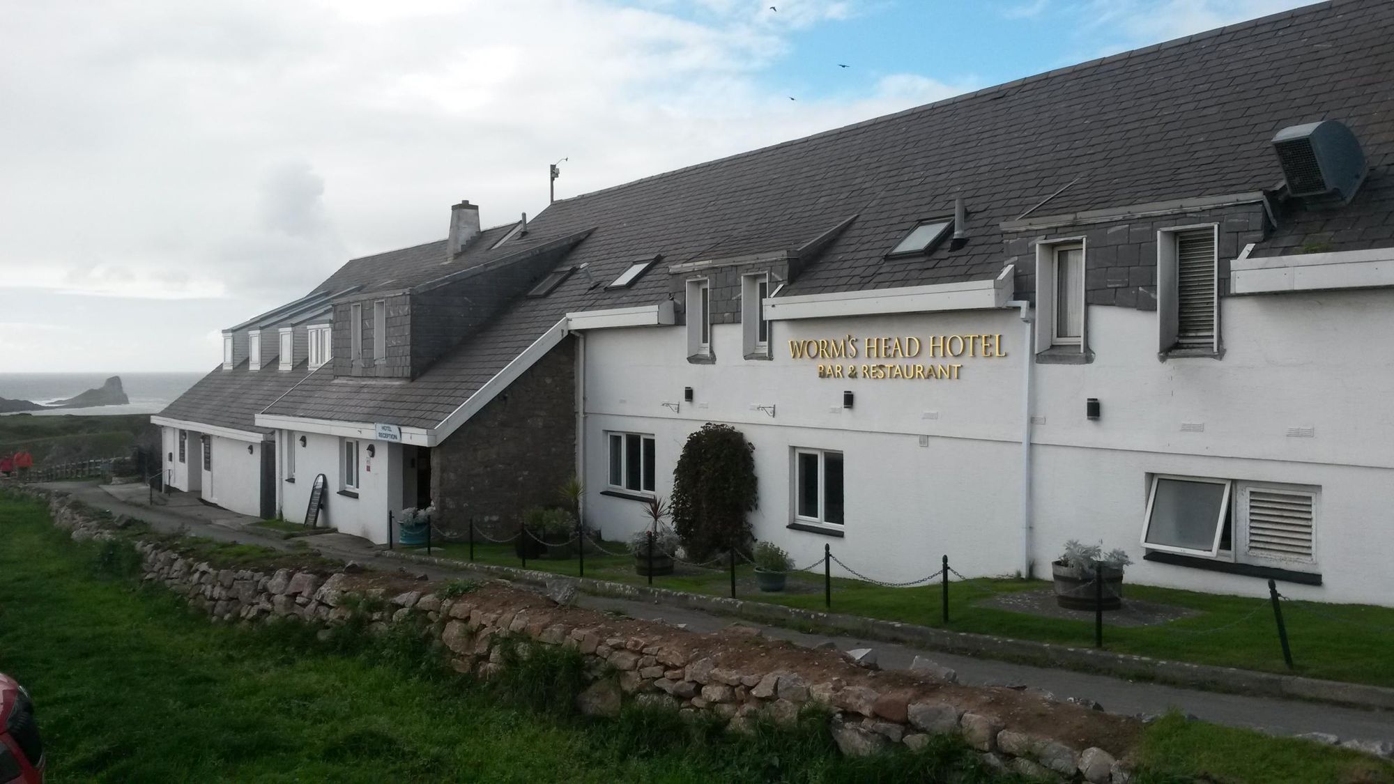 Worm's Head Hotel, with Worm's Head rock formation at rear.. (Pub, External, Bar, Restaurant, Key). Published on 29-09-2017