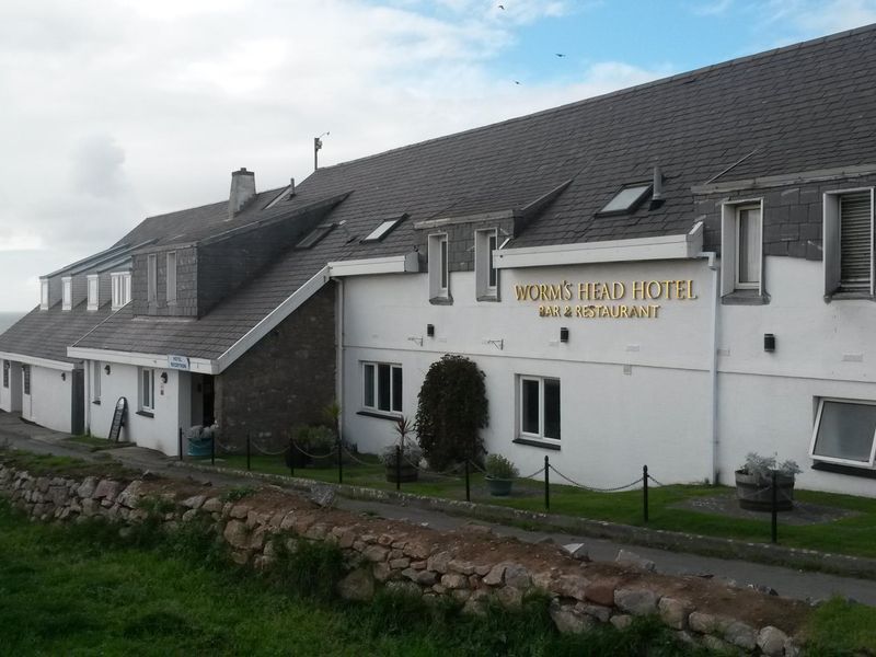 Worm's Head Hotel, with Worm's Head rock formation at rear.. (Pub, External, Bar, Restaurant, Key). Published on 29-09-2017