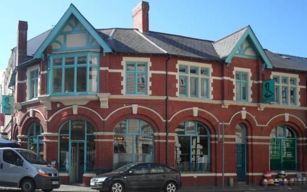 Queen's hotel. (Pub, Key). Published on 24-03-2015