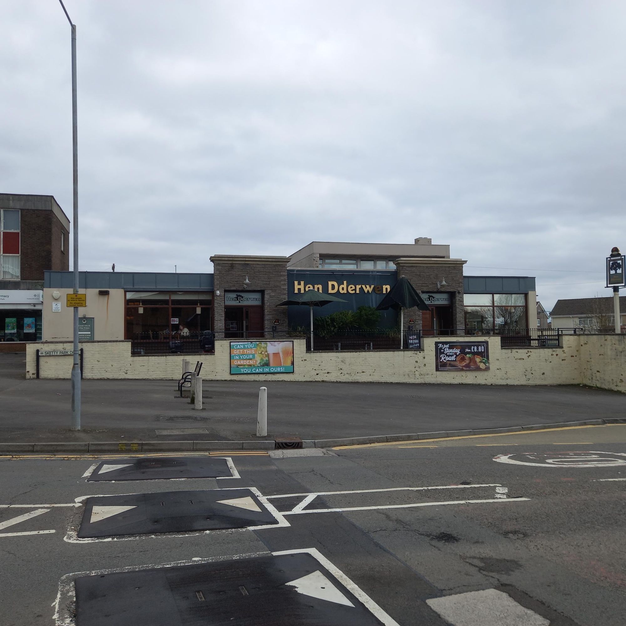 Hen Dderwyn, Sketty. (External, Bar, Restaurant). Published on 03-04-2023