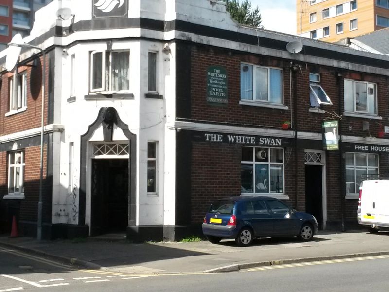 White Swan, Swansea. (Pub, External). Published on 09-09-2017
