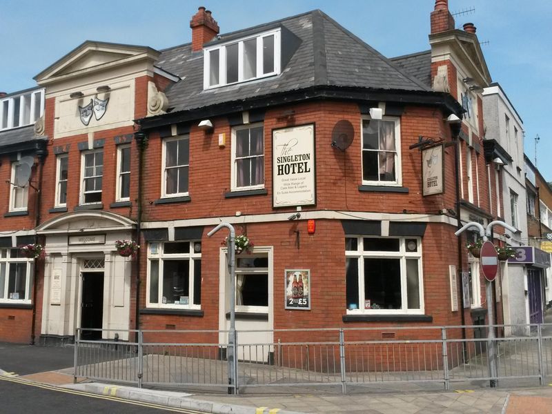 Singleton Hotel, Swansea. (Pub, External, Sign). Published on 02-06-2017