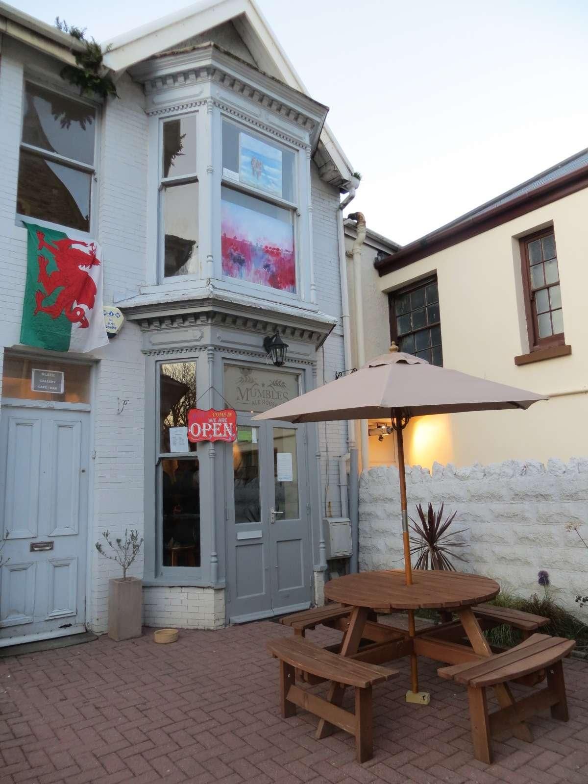 Mumbles ALe House Frontage. (Pub, External). Published on 23-10-2017
