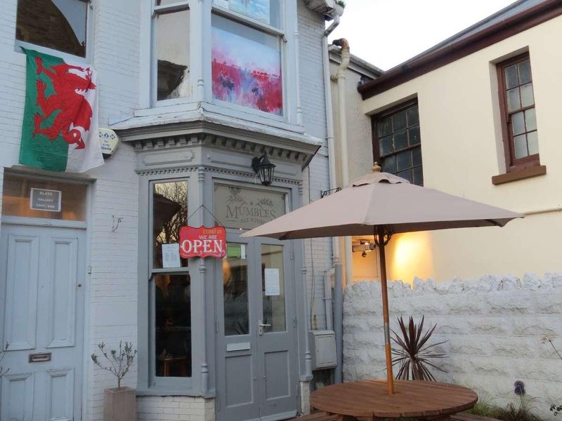 Mumbles ALe House Frontage. (Pub, External). Published on 23-10-2017