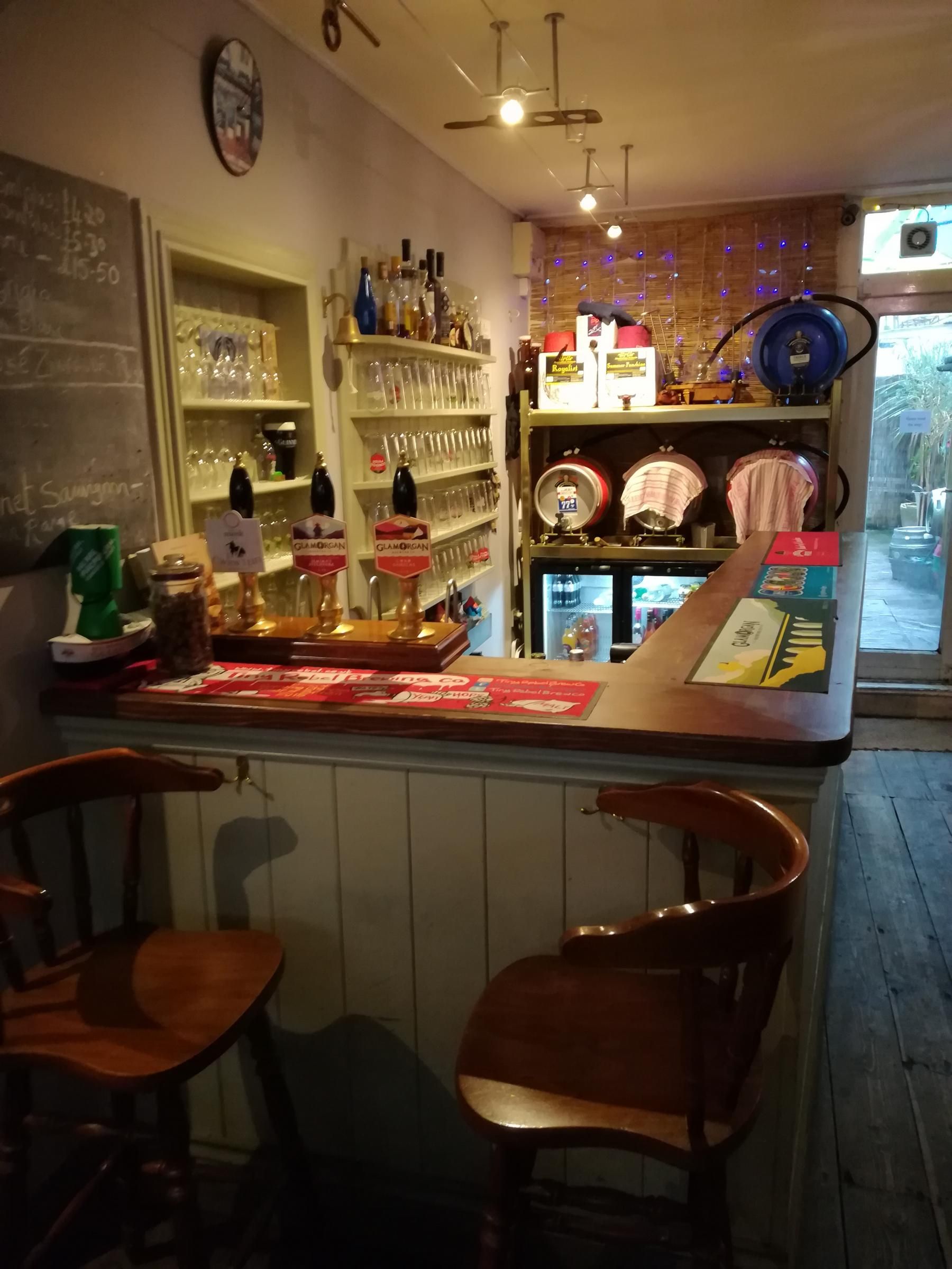 Mumbles Ale House Bar. (Pub, Bar). Published on 24-01-2018