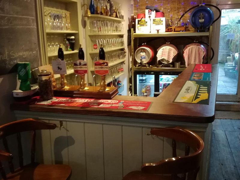 Mumbles Ale House Bar. (Pub, Bar). Published on 24-01-2018