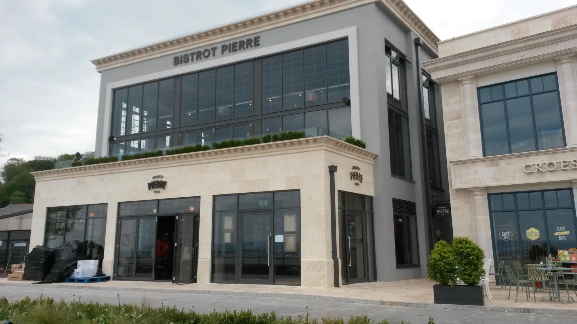 Bistrot Pierre, Mumbles. (External, Bar, Restaurant, Key). Published on 16-07-2017