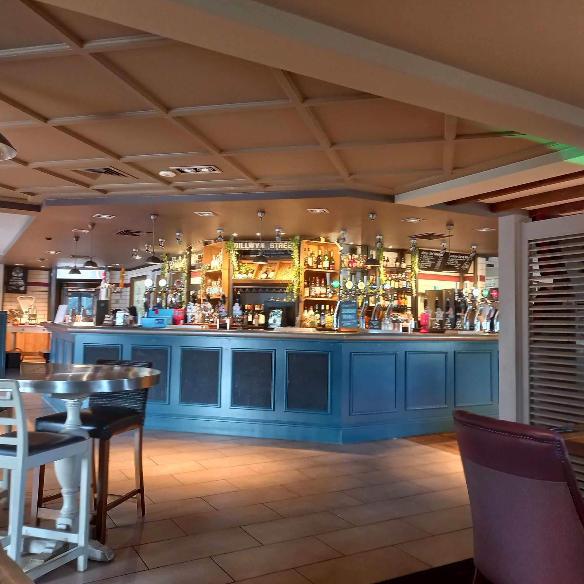 Mary Dillwyn bar, Fforestfach. (Pub, Bar). Published on 26-10-2022