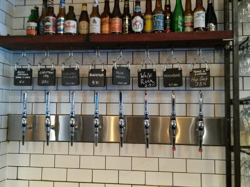 Brew Stone, Uplands - RestaurantBeer wall. (Bar, Restaurant). Published on 17-11-2017