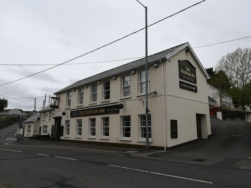 Fountain Inn, Pontarddulais. (Pub, External, Bar, Restaurant). Published on 17-05-2018