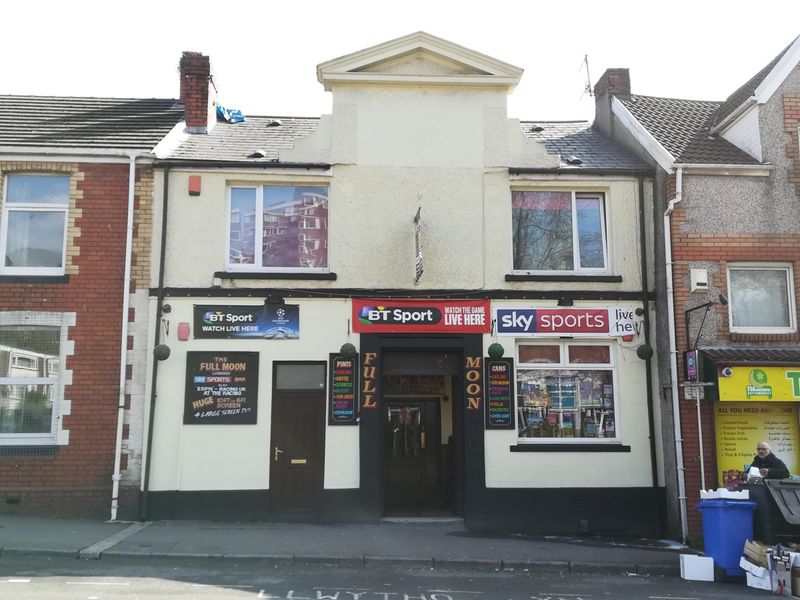 Full Moon, Swansea. (Pub, External, Sign). Published on 12-04-2019 