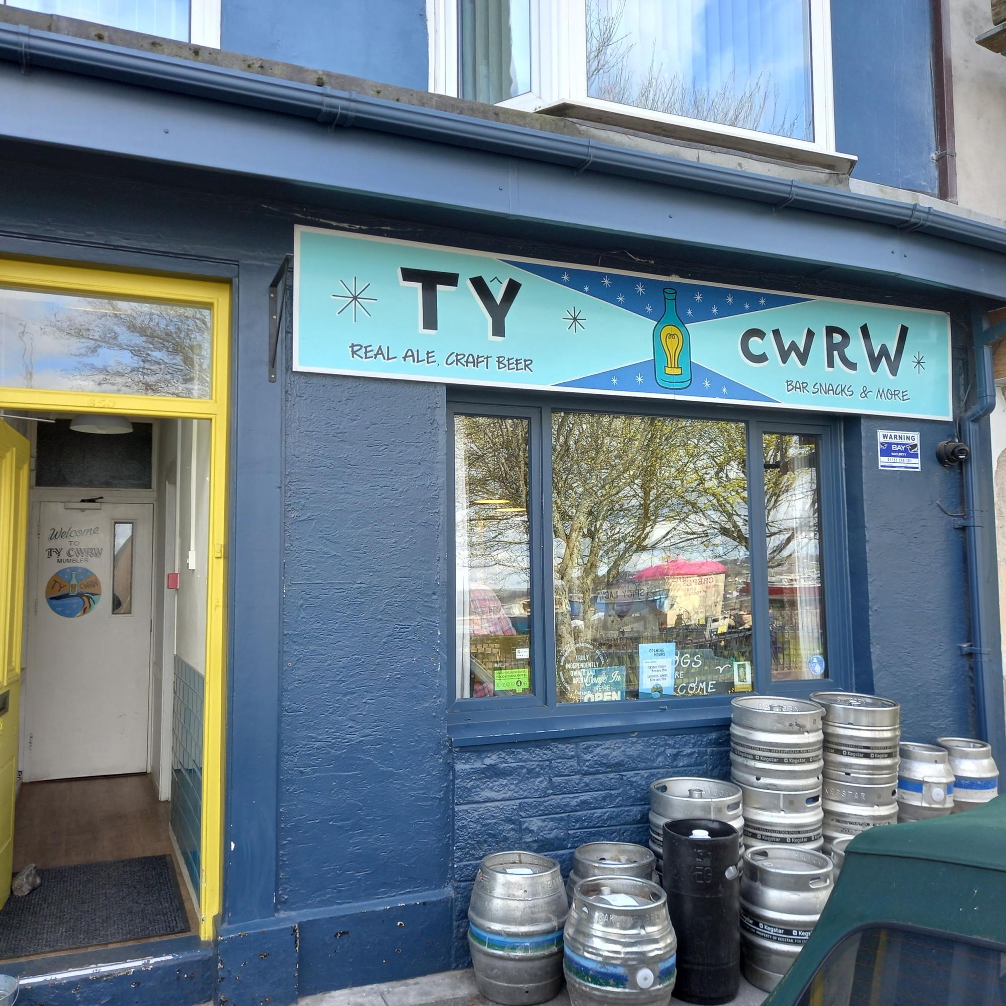 Ty Cwrw, Mumbles. (Pub, External). Published on 09-04-2022