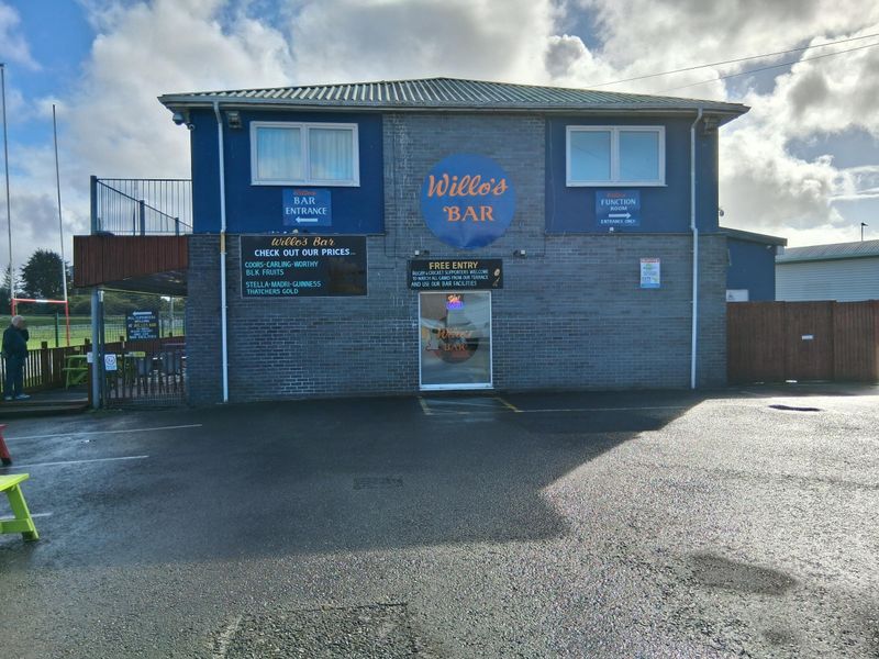 Willo's Bar, Gorseinon. (External, Bar, Sign, Key). Published on 08-09-2025