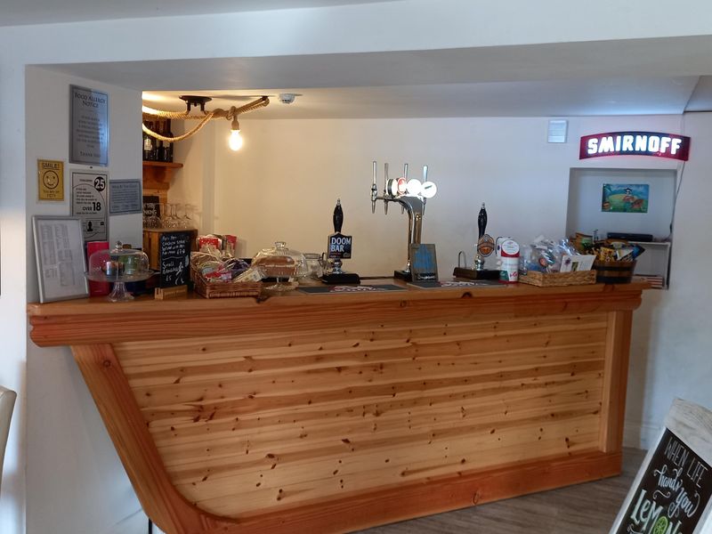 Smugglers Beach Front Bar, Port Eynon. (Bar). Published on 05-11-2022