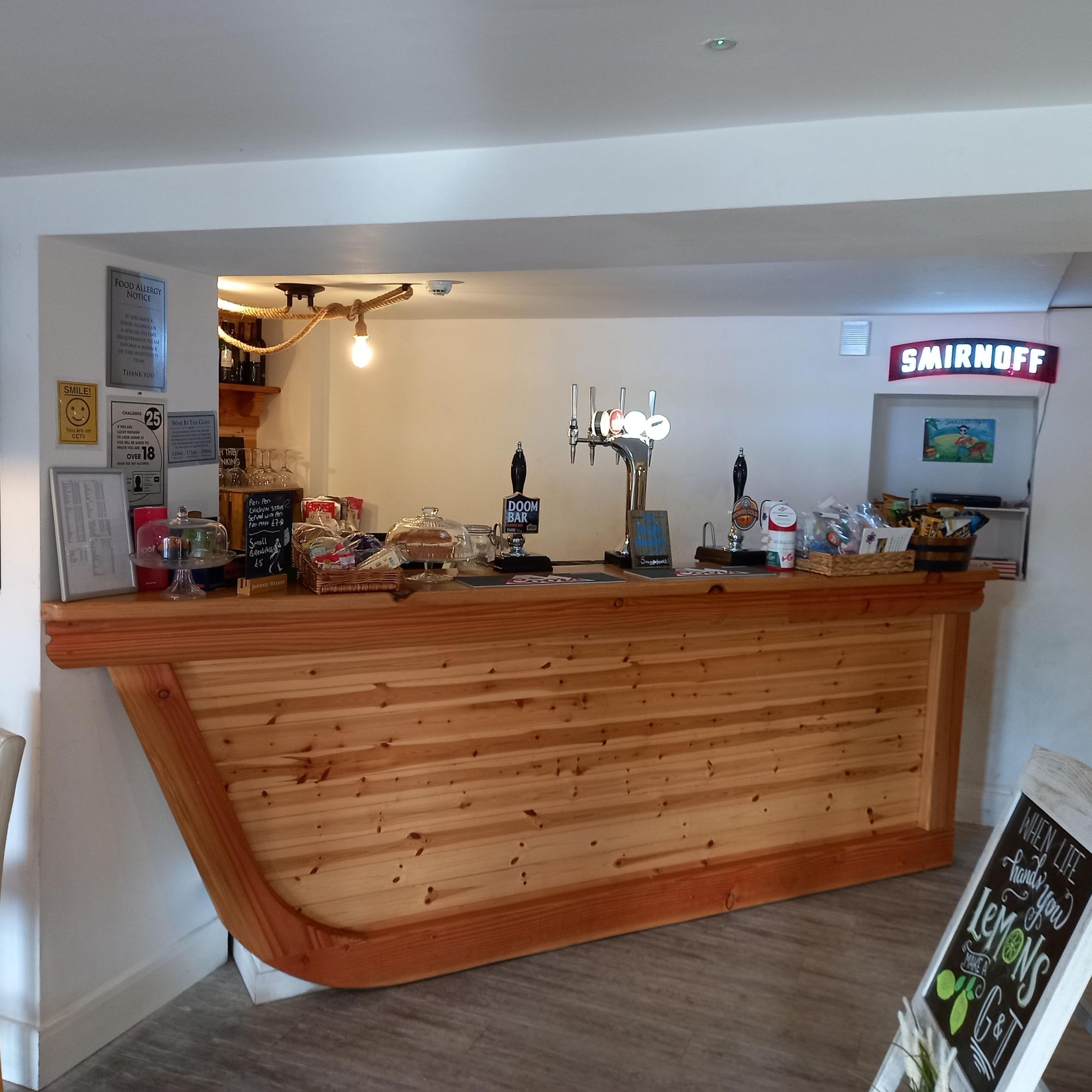 Smugglers Beach Front Bar, Port Eynon. (Bar). Published on 05-11-2022