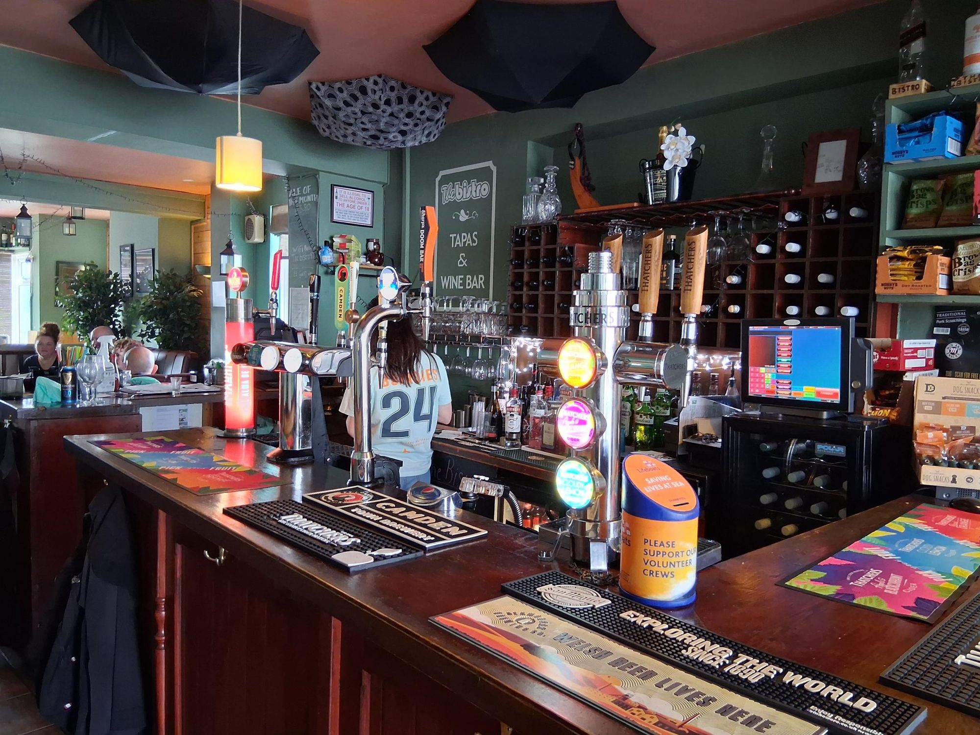 Bistro. (Bar). Published on 05-10-2025