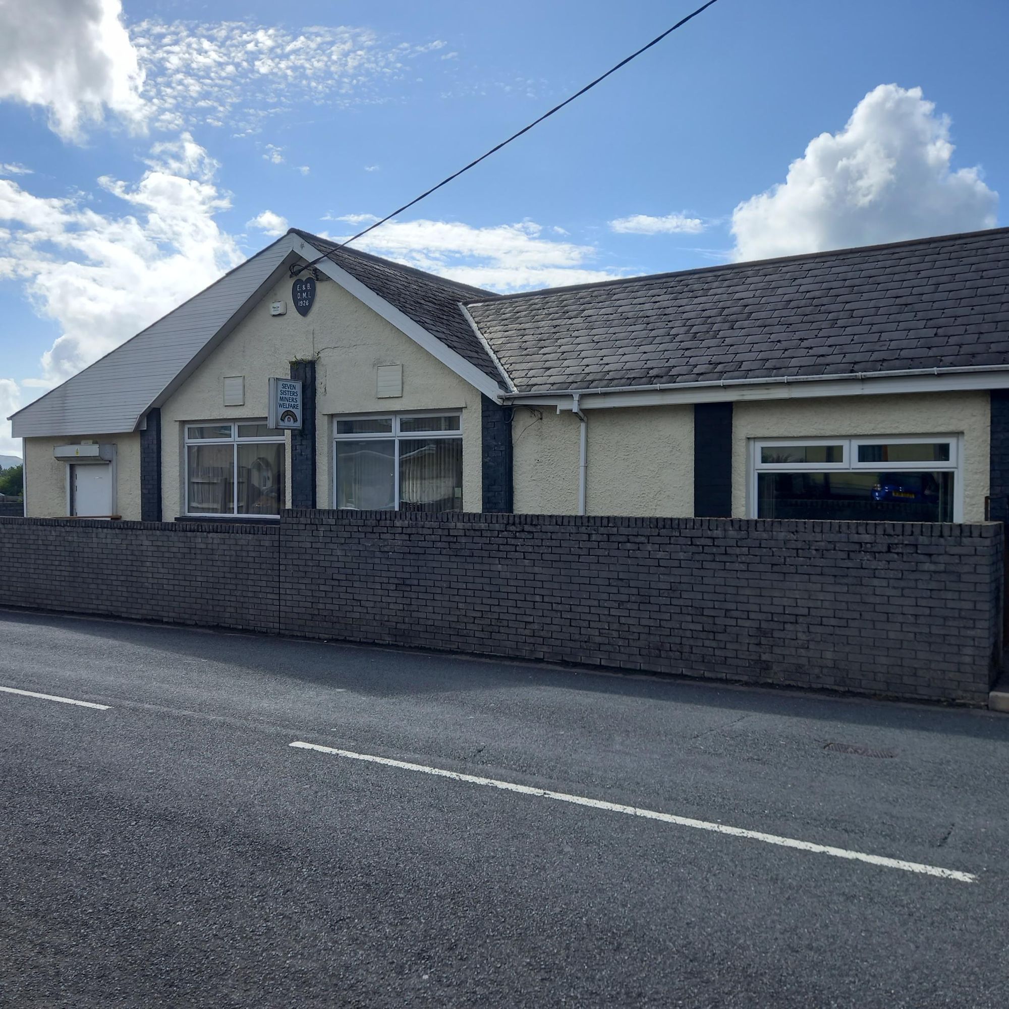 Seven Sisters Miners Welfare Club. (Pub, External). Published on 17-07-2023