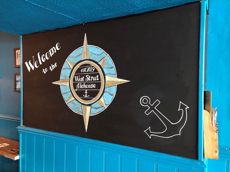 Logo. (Pub, Sign). Published on 13-06-2019
