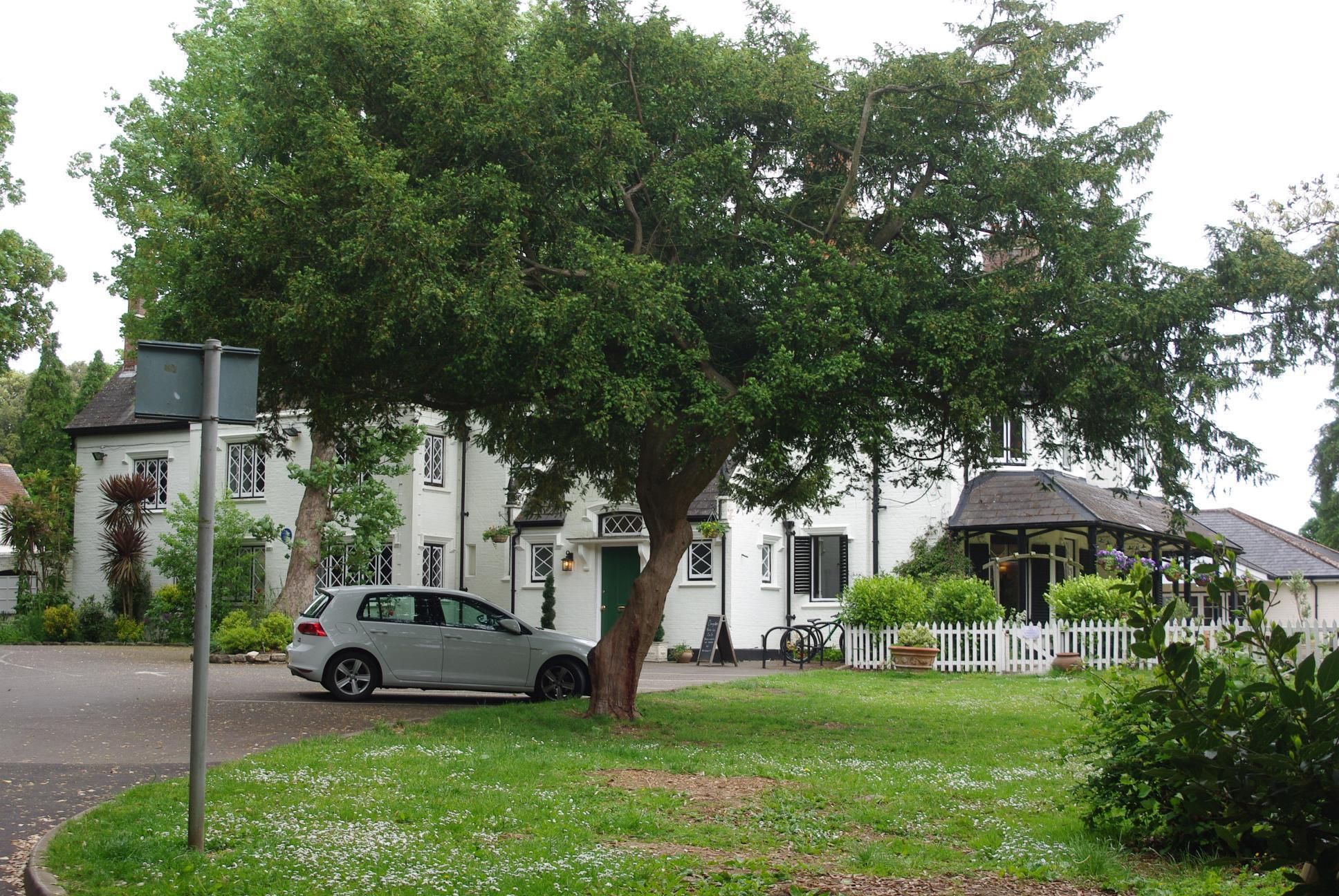 The Alverbank. (Pub, External). Published on 26-05-2022