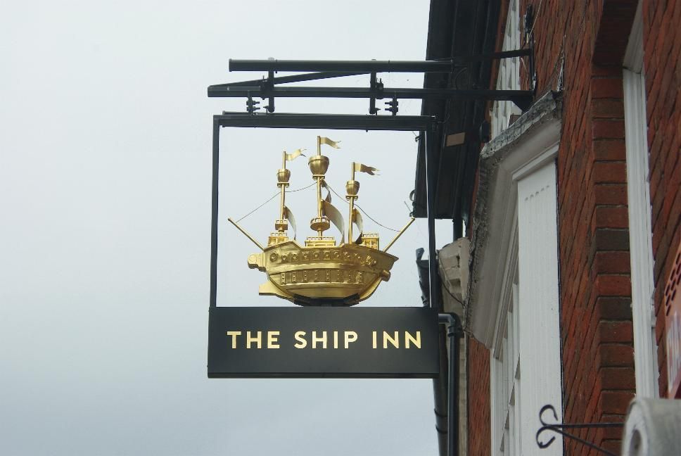 Pub Sign. (External, Sign). Published on 11-10-2024