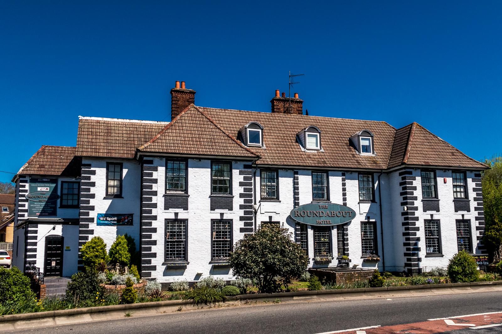 The Roundabout Hotel. (Pub). Published on 25-04-2015