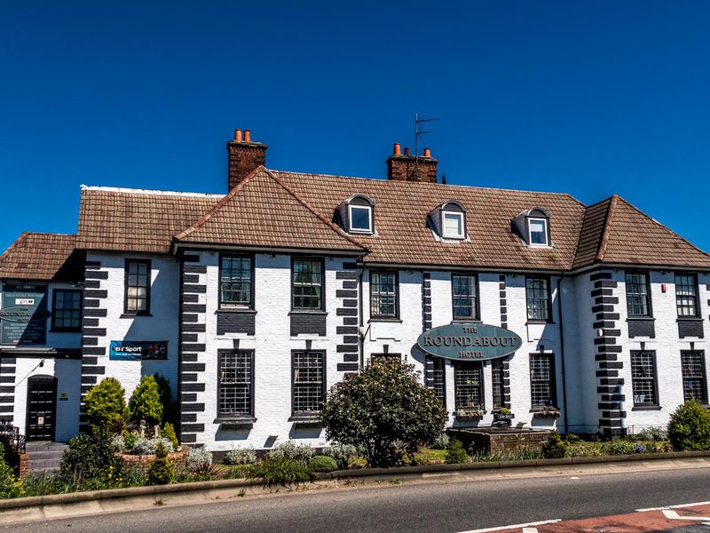 The Roundabout Hotel. (Pub). Published on 25-04-2015