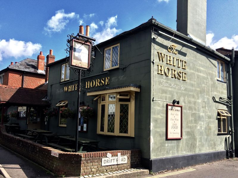 The White Horse. (Pub). Published on 13-10-2015