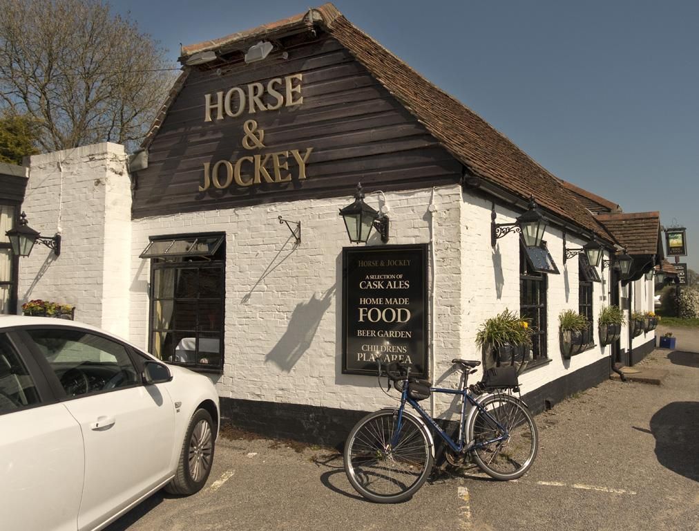 Pub. (Pub). Published on 01-09-2017
