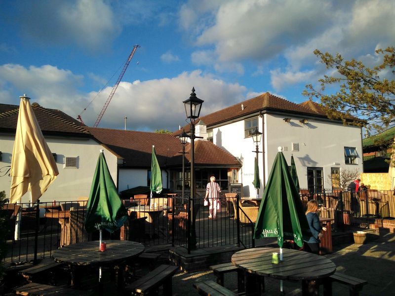 Talisman Garden (Pete Horn - 27/04/2019). (Pub, External, Garden). Published on 24-10-2024 