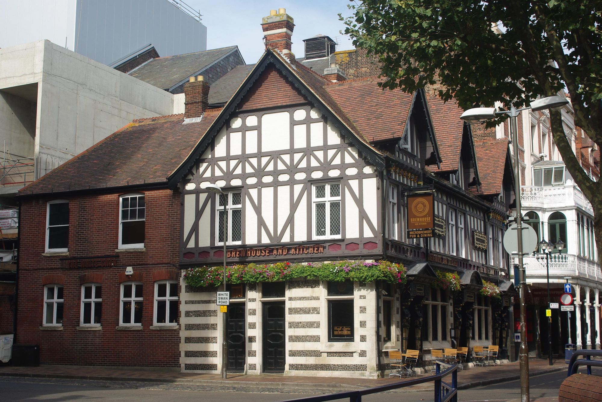 The White Swan. (Pub). Published on 28-09-2014