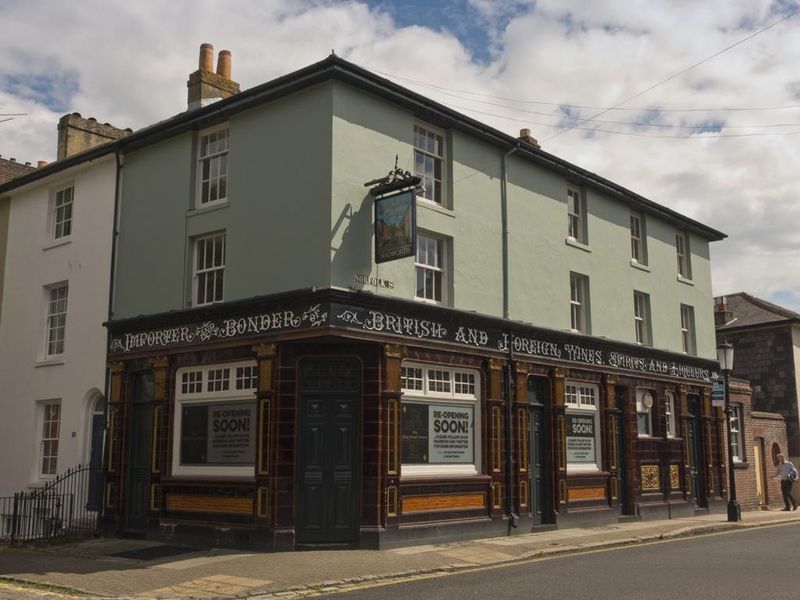 Pub. (Pub). Published on 01-09-2017