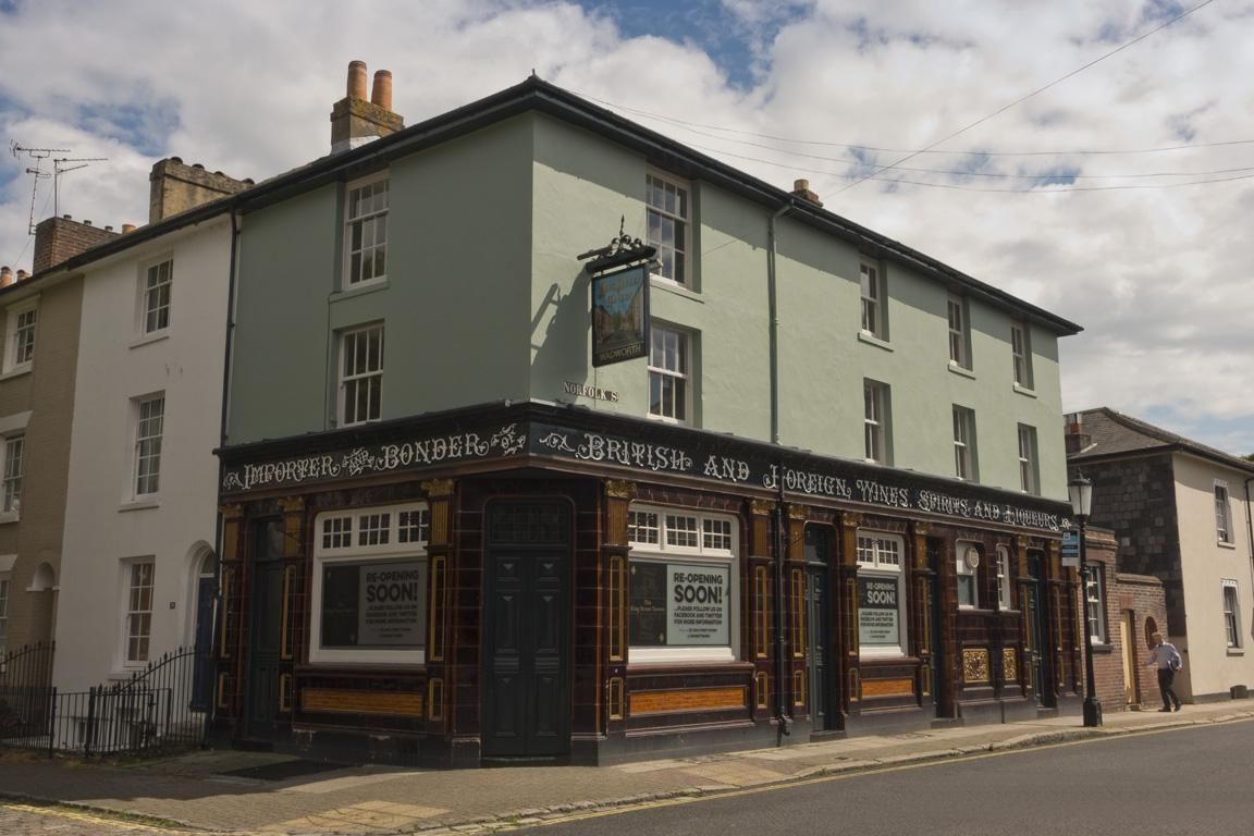 Pub. (Pub). Published on 01-09-2017