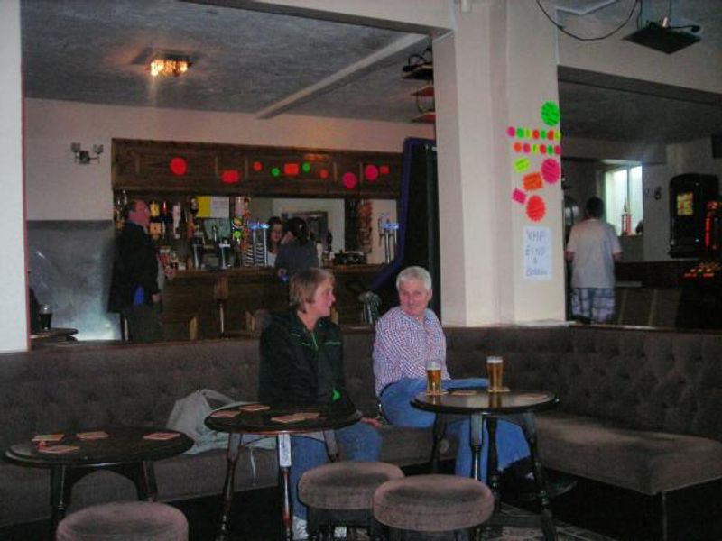 (Bar, Customers). Published on 24-05-2012