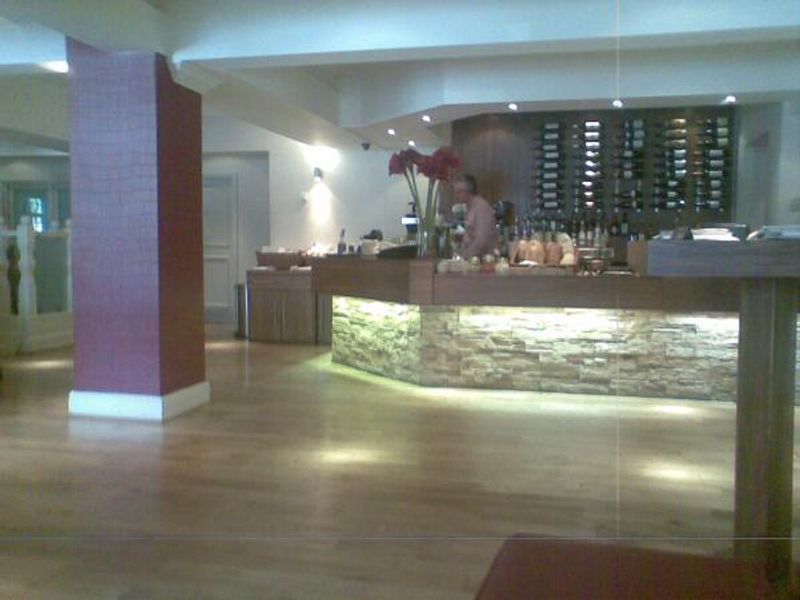 (Restaurant). Published on 11-06-2012 