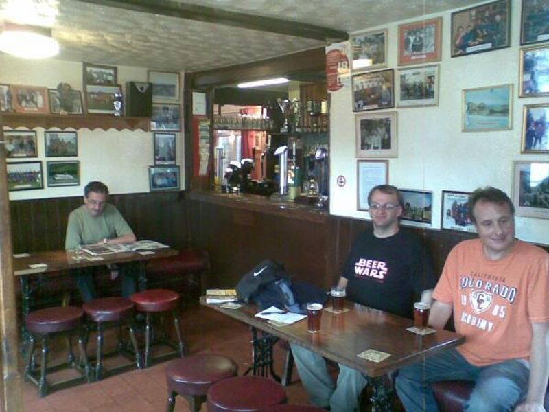 (Bar, Customers). Published on 10-06-2012 