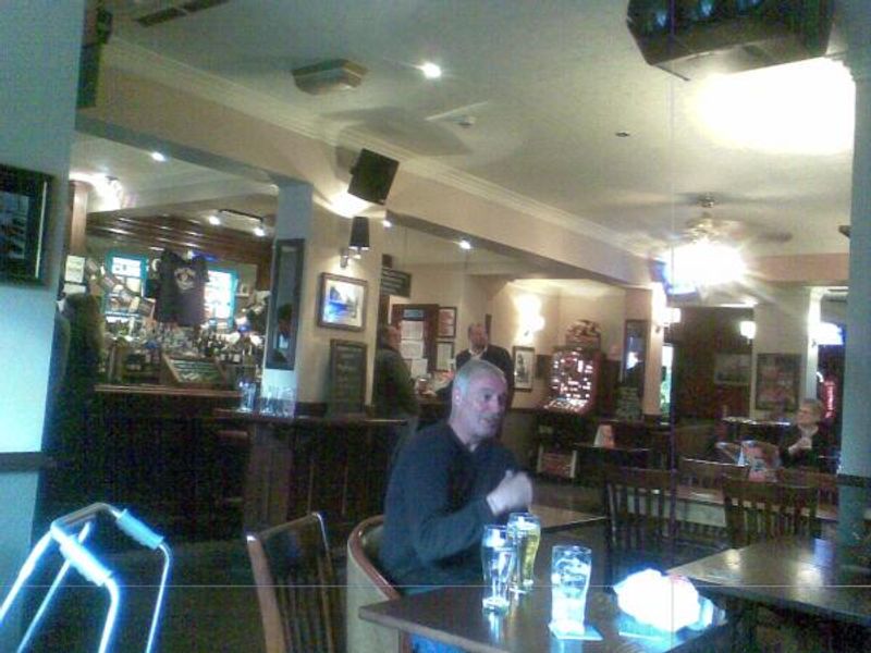 (Bar, Customers). Published on 06-06-2012 