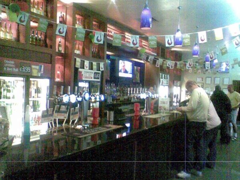 (Bar, Customers). Published on 06-06-2012 