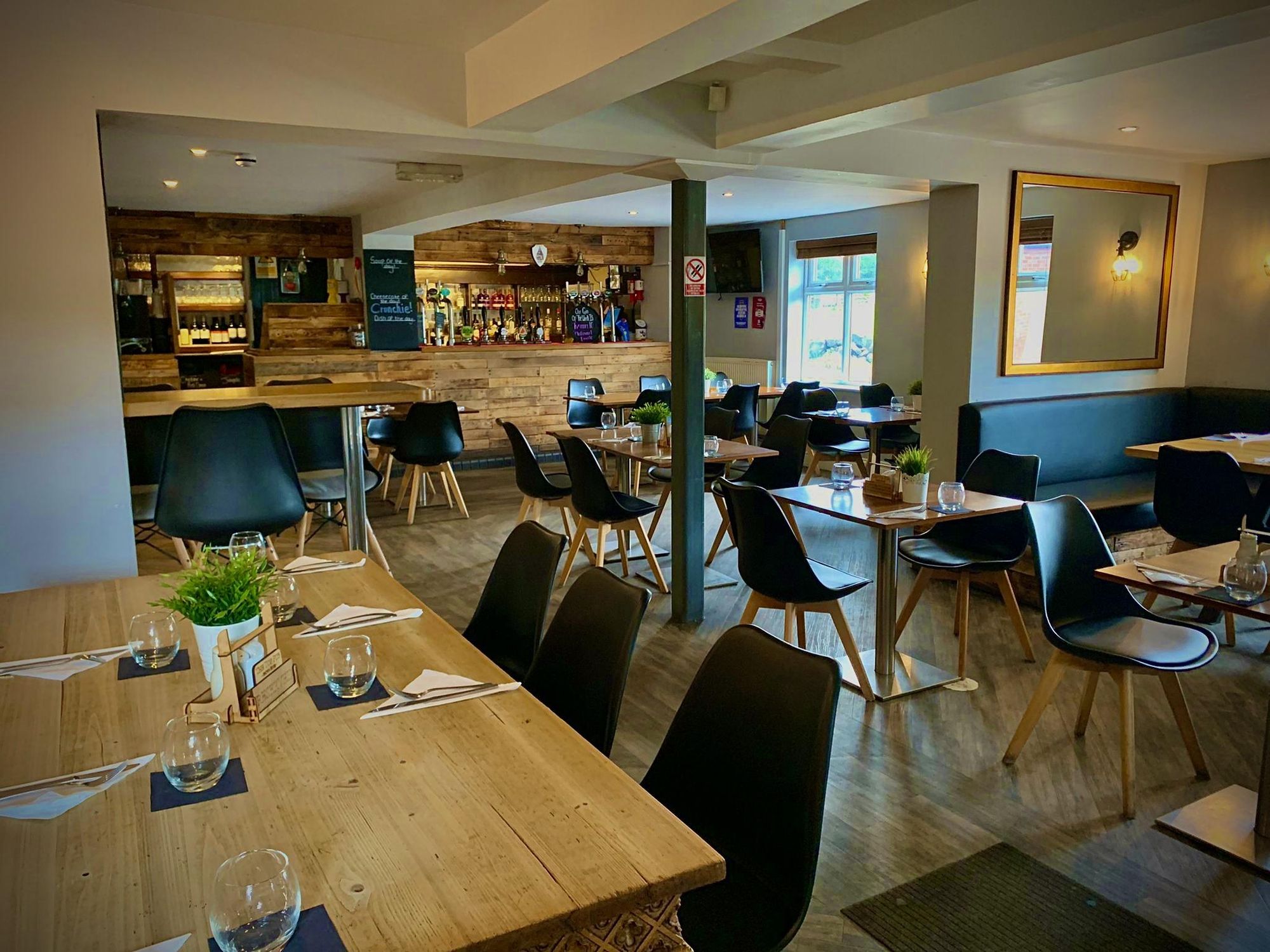 (Pub, Bar). Published on 17-03-2022